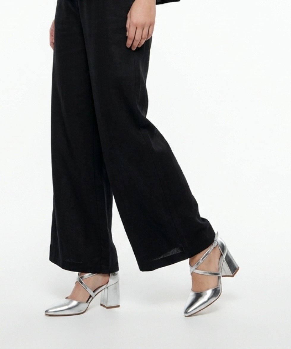 Zapato tac&oacute;n tiras cruzadas  image number null